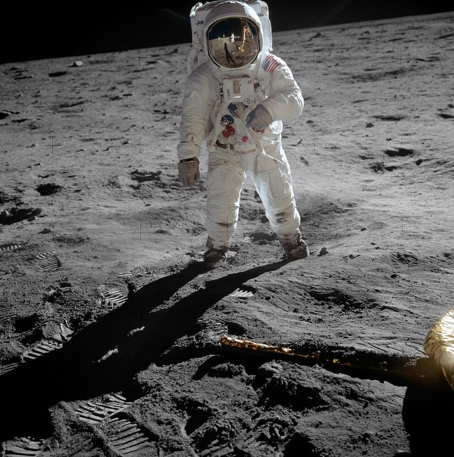 El astronauta Buzz Aldrin caminando sobre la Luna en julio de 1969